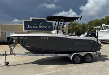 2023 Robalo R202 Explorer Boat